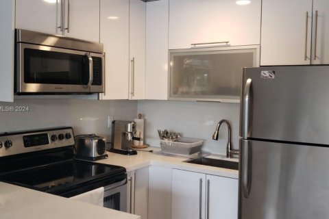 Copropriété à louer à Miami Beach, Floride: 1 chambre, 48.31 m2 № 1983443 - photo 7