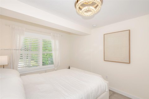 House in Miami, Florida 4 bedrooms, 224.17 sq.m. № 1841058 - photo 23