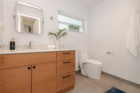 House in Miami, Florida 4 bedrooms, 224.17 sq.m. № 1841058 - photo 25