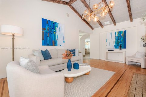 House in Miami, Florida 4 bedrooms, 224.17 sq.m. № 1841058 - photo 4