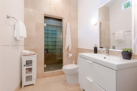 House in Miami, Florida 4 bedrooms, 224.17 sq.m. № 1841058 - photo 12