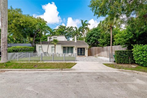 House in Miami, Florida 4 bedrooms, 224.17 sq.m. № 1841058 - photo 2