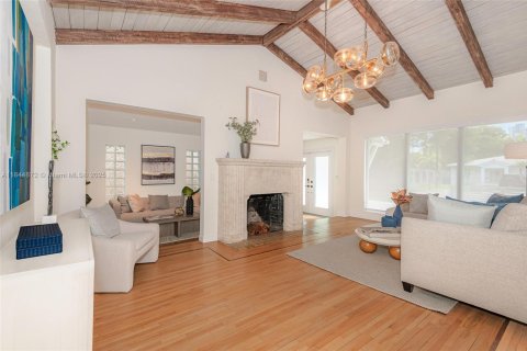 House in Miami, Florida 4 bedrooms, 224.17 sq.m. № 1841058 - photo 6