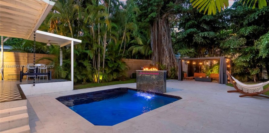 Casa en Miami, Florida 4 dormitorios, 224.17 m2 № 1841058