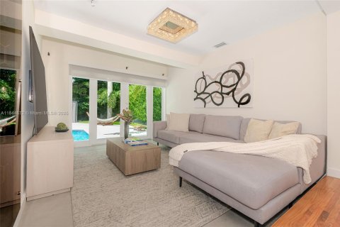 House in Miami, Florida 4 bedrooms, 224.17 sq.m. № 1841058 - photo 20
