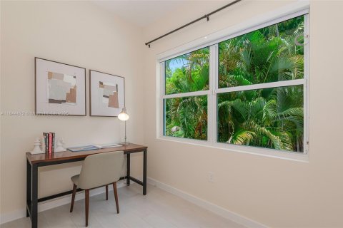 House in Miami, Florida 4 bedrooms, 224.17 sq.m. № 1841058 - photo 29