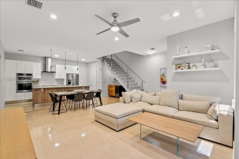 Adosado en venta en Fort Lauderdale, Florida, 3 dormitorios, 177.72 m2 № 1950919 - foto 1