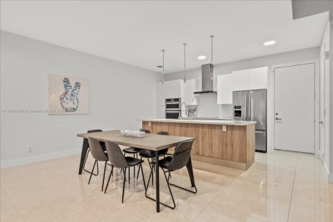 Adosado en venta en Fort Lauderdale, Florida, 3 dormitorios, 177.72 m2 № 1950919 - foto 7