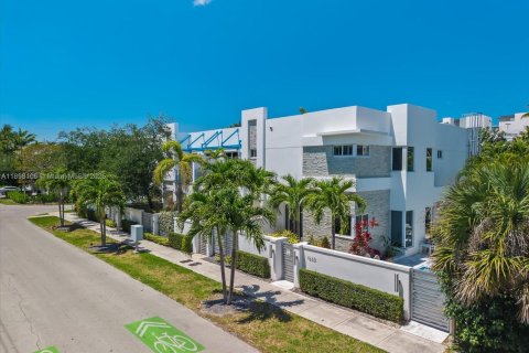 Adosado en venta en Fort Lauderdale, Florida, 3 dormitorios, 177.72 m2 № 1950919 - foto 28
