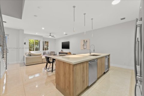 Adosado en venta en Fort Lauderdale, Florida, 3 dormitorios, 177.72 m2 № 1950919 - foto 9