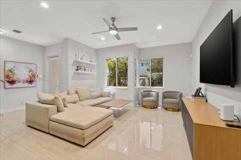 Adosado en venta en Fort Lauderdale, Florida, 3 dormitorios, 177.72 m2 № 1950919 - foto 11
