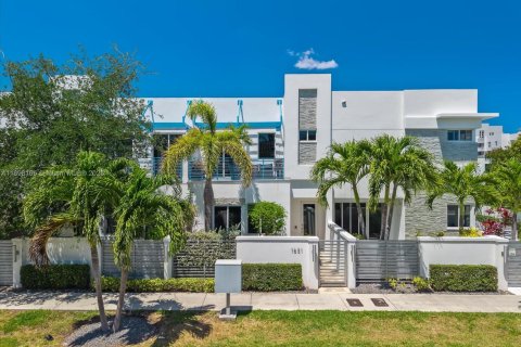 Adosado en venta en Fort Lauderdale, Florida, 3 dormitorios, 177.72 m2 № 1950919 - foto 29