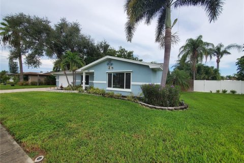 Casa en venta en Clearwater, Florida, 3 dormitorios, 187.94 m2 № 2380969 - foto 2