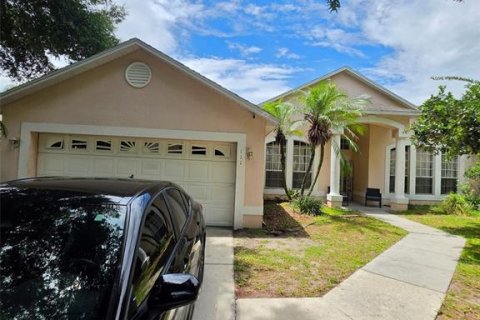 House in Davenport, Florida 3 bedrooms, 166.67 sq.m. № 2277391 - photo 2