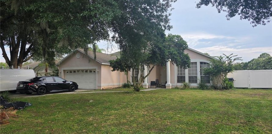 House in Davenport, Florida 3 bedrooms, 166.67 sq.m. № 2277391