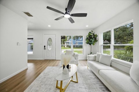 House in Tampa, Florida 3 bedrooms, 143.07 sq.m. № 1888535 - photo 9