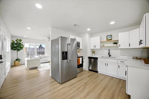 House in Tampa, Florida 3 bedrooms, 143.07 sq.m. № 1888535 - photo 12