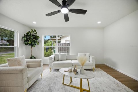 House in Tampa, Florida 3 bedrooms, 143.07 sq.m. № 1888535 - photo 7