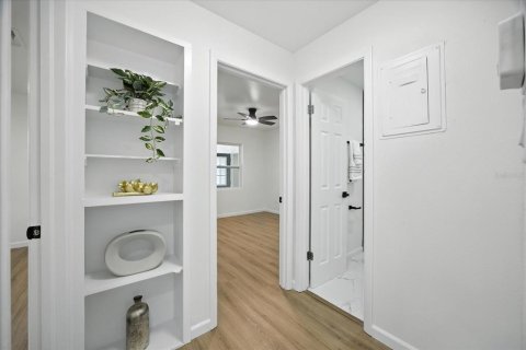 House in Tampa, Florida 3 bedrooms, 143.07 sq.m. № 1888535 - photo 21