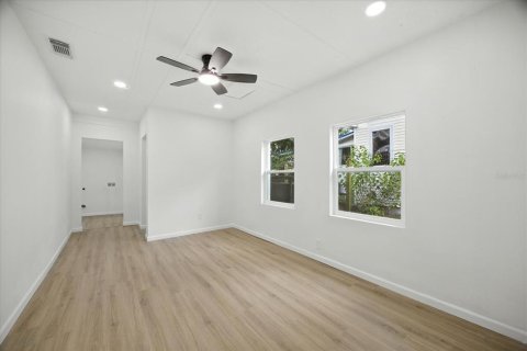 House in Tampa, Florida 3 bedrooms, 143.07 sq.m. № 1888535 - photo 16