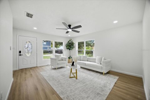 House in Tampa, Florida 3 bedrooms, 143.07 sq.m. № 1888535 - photo 8