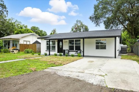 House in Tampa, Florida 3 bedrooms, 143.07 sq.m. № 1888535 - photo 2