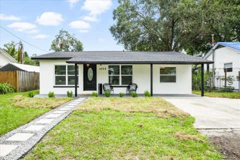 House in Tampa, Florida 3 bedrooms, 143.07 sq.m. № 1888535 - photo 1