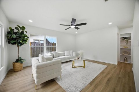 House in Tampa, Florida 3 bedrooms, 143.07 sq.m. № 1888535 - photo 6