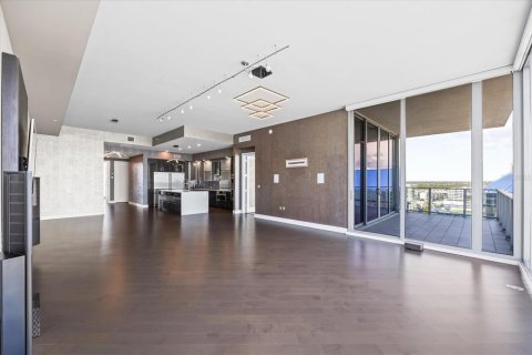 Condo in Sarasota, Florida, 3 bedrooms  № 1560542 - photo 12