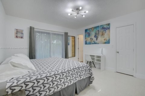 Снять в аренду виллу или дом в Форт-Лодердейл, Флорида 2 спальни, 180.69м2, № 1882637 - фото 22