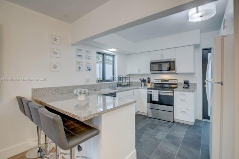 Снять в аренду виллу или дом в Форт-Лодердейл, Флорида 2 спальни, 180.69м2, № 1882637 - фото 14