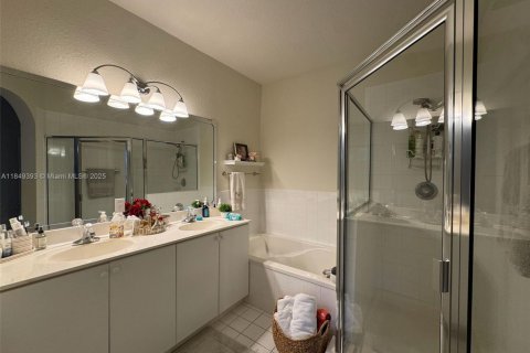 Townhouse in Miami, Florida 4 bedrooms, 195.28 sq.m. № 1855323 - photo 6