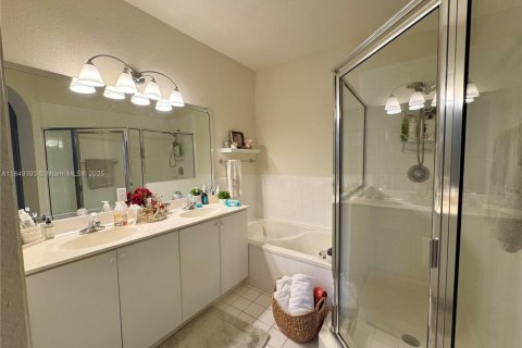 Townhouse in Miami, Florida 4 bedrooms, 195.28 sq.m. № 1855323 - photo 15