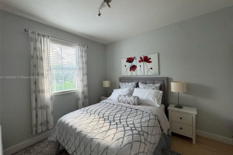 Townhouse in Miami, Florida 4 bedrooms, 195.28 sq.m. № 1855323 - photo 5