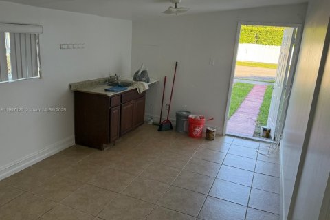Villa ou maison à vendre à Miami, Floride: 3 chambres, 141.86 m2 № 1963815 - photo 22
