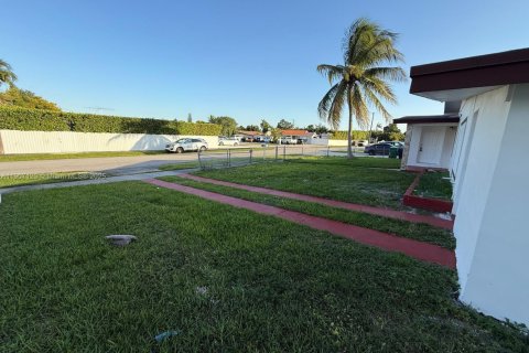 Villa ou maison à vendre à Miami, Floride: 3 chambres, 141.86 m2 № 1963815 - photo 27