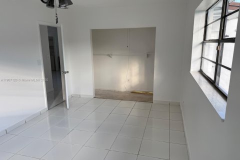 Villa ou maison à vendre à Miami, Floride: 3 chambres, 141.86 m2 № 1963815 - photo 12