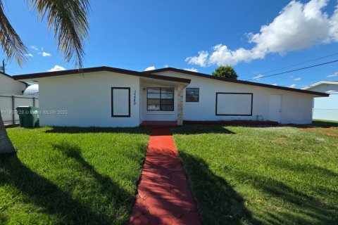 Villa ou maison à vendre à Miami, Floride: 3 chambres, 141.86 m2 № 1963815 - photo 1