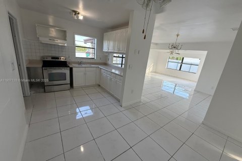 Villa ou maison à vendre à Miami, Floride: 3 chambres, 141.86 m2 № 1963815 - photo 7