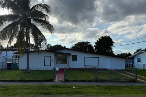 Villa ou maison à vendre à Miami, Floride: 3 chambres, 141.86 m2 № 1963815 - photo 2