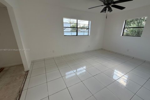 Villa ou maison à vendre à Miami, Floride: 3 chambres, 141.86 m2 № 1963815 - photo 11