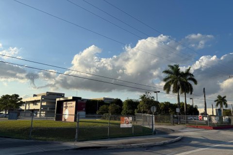Villa ou maison à vendre à Miami, Floride: 3 chambres, 141.86 m2 № 1963815 - photo 28