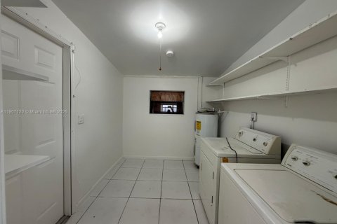 Villa ou maison à vendre à Miami, Floride: 3 chambres, 141.86 m2 № 1963815 - photo 9