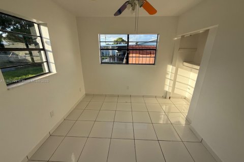 Villa ou maison à vendre à Miami, Floride: 3 chambres, 141.86 m2 № 1963815 - photo 16