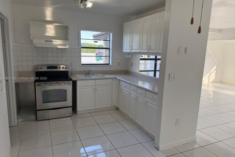 Villa ou maison à vendre à Miami, Floride: 3 chambres, 141.86 m2 № 1963815 - photo 8