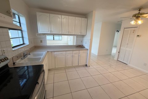 Villa ou maison à vendre à Miami, Floride: 3 chambres, 141.86 m2 № 1963815 - photo 10