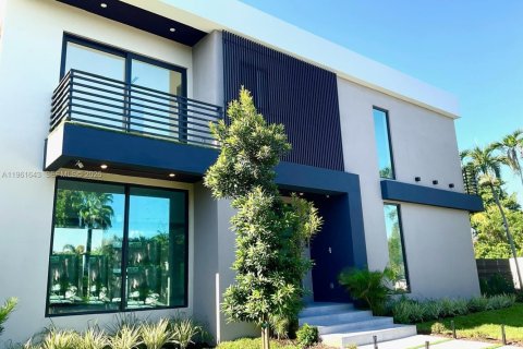 Villa ou maison à louer à Fort Lauderdale, Floride: 5 chambres, 328.87 m2 № 2080846 - photo 5