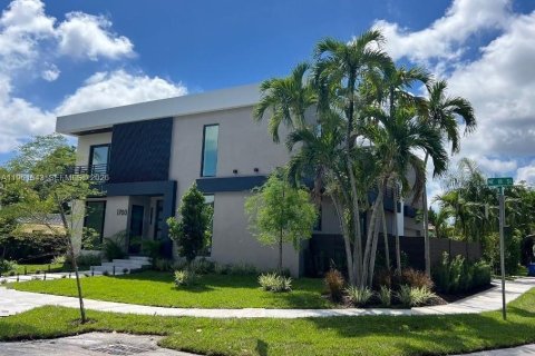 Villa ou maison à louer à Fort Lauderdale, Floride: 5 chambres, 328.87 m2 № 2080846 - photo 2
