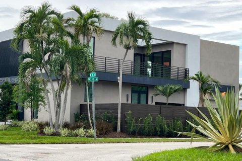 Villa ou maison à Fort Lauderdale, Floride 5 chambres, 328.87 m2 № 2080846