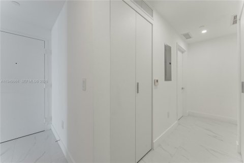 Купить кондоминиум в Майами, Флорида 3 спальни, 152.64м2, № 2005728 - фото 17